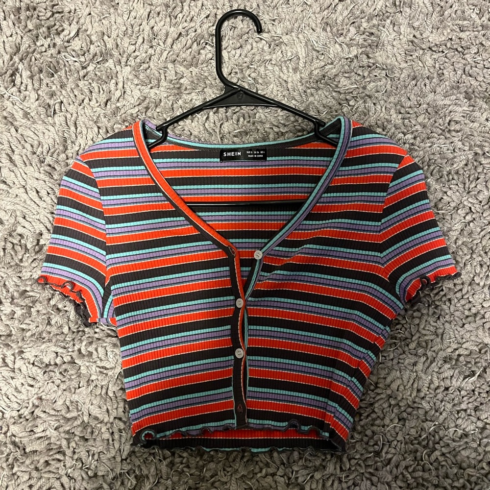 Very bright vibrant colors! loved this shirt